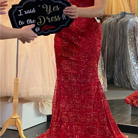 Prom dress in size 8 - Picture 3 of 5